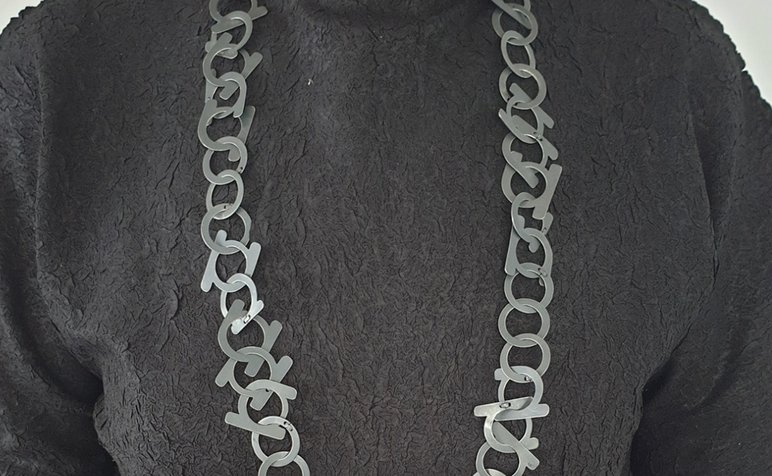 ohhahh worn2024 oxidised sterling silver 42 long links 25mm x 25 x .3 mm credit Eloise Kitson